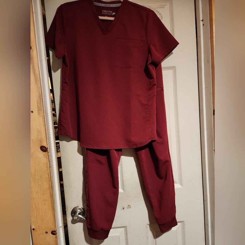 Fabletics scrub set, Medium